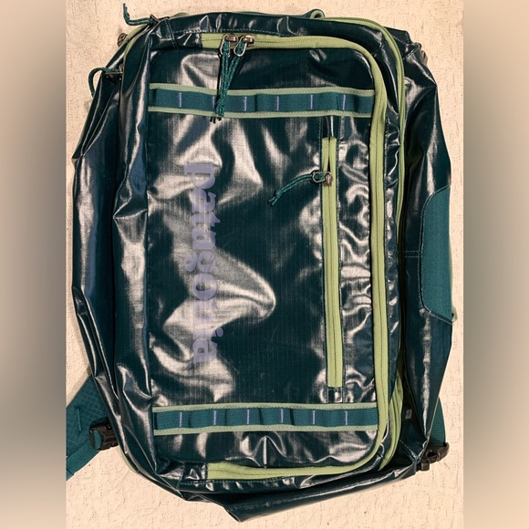 Patagonia Handbags - Patagonia nwot mini mlc back hole bag travel 26l borealis green